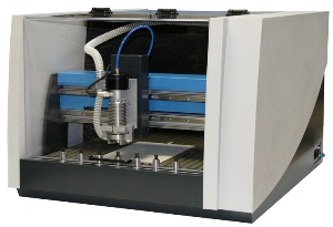 Machine maakt printplaten en 3D-modellen