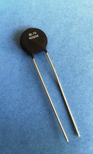 Compacte thermistor
