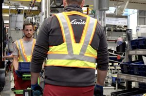 Vest zorgt voor veilige anderhalve meter afstand