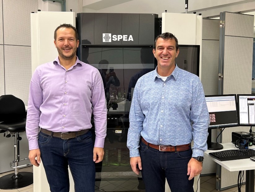 Oleg Fotteler (SPEA International Sales Manager) en Tom Van Tongelen (Smd-Tec CEO)