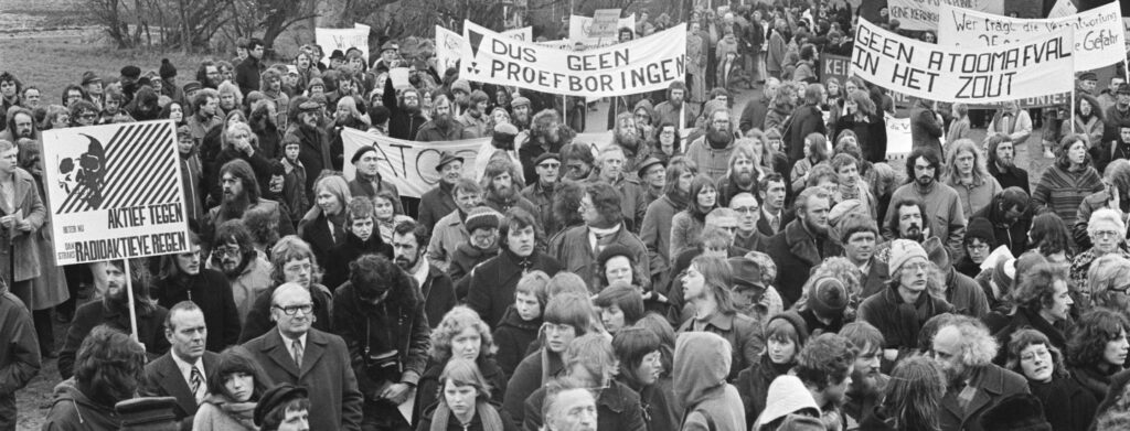 demonstranten tegen kernenergie in de vorige eeeuw